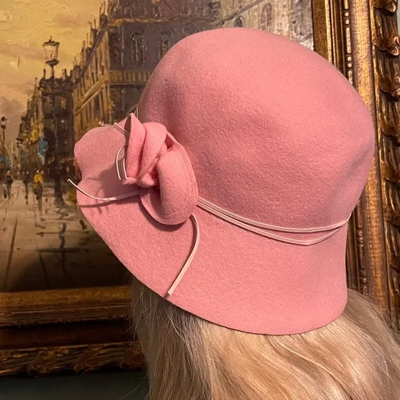 Banana Republic hat. Made in Italy. All wool. Pink and pristine. - Picture 1 of 5